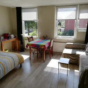 https://home-stay-utrecht-women-only.utrechthotels.net
